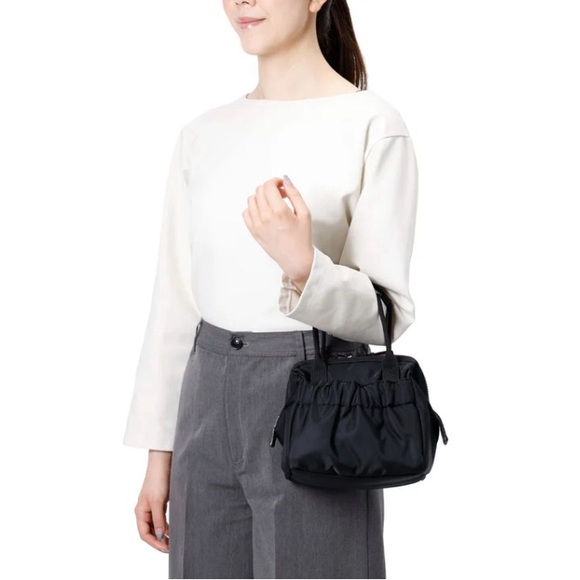 Artisan & Artist CLASSIC - CLASP OPENING COMPACT HANDBAG from Japan - NEW - Picture 2 of 16